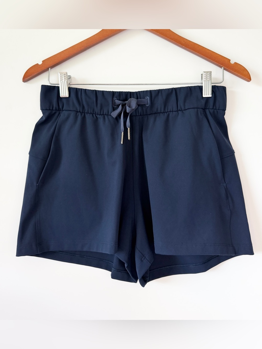 Lululemon On The Fly Navy Blue Shorts Womens Size 6 Drawstring Close 2.5" Inseam